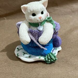 Vintage  Calico Kittens  "Hats Off to Friendship" White Kitten Figurine c. 1997